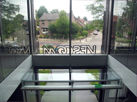 vescom lichtreclame doosletter zwevend object metalen letters