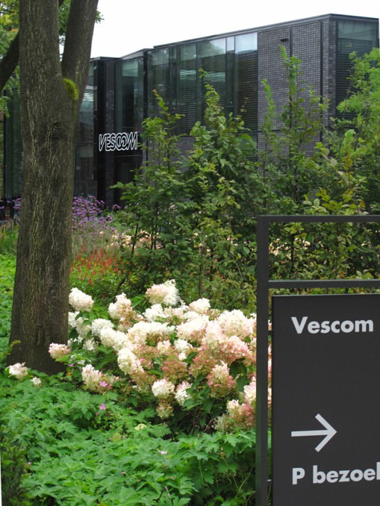 vescom lichtreclame doosletter zwevend object metalen letters